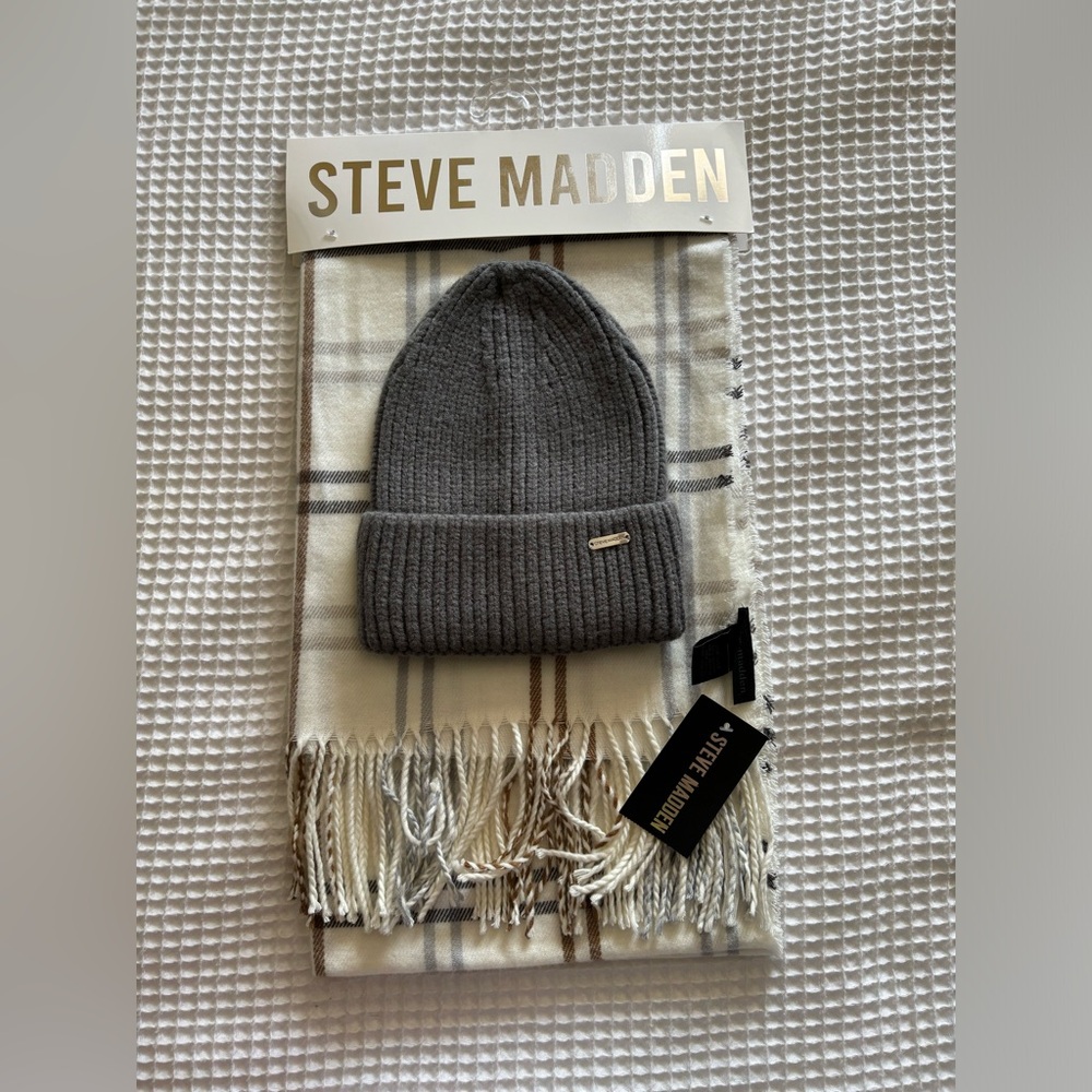 Steve Madden Hat & Scarf Set